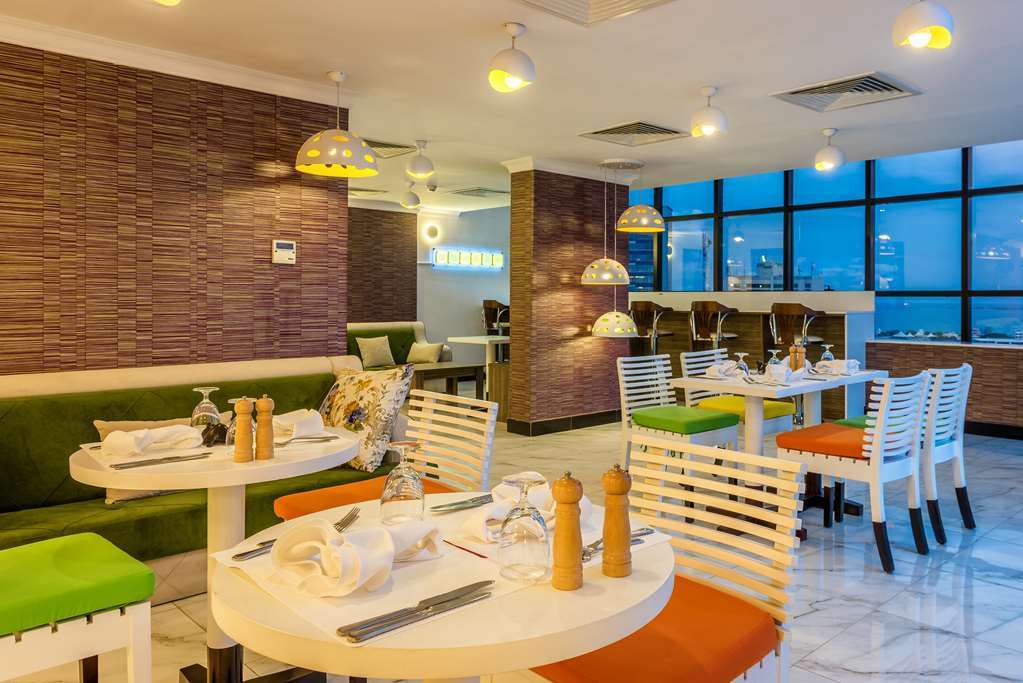 Golden Tulip Dar Es Salaam City Center Hotel Restaurant bilde